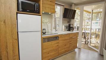 冰箱、炉灶、茶具/咖啡用具、电热水壶