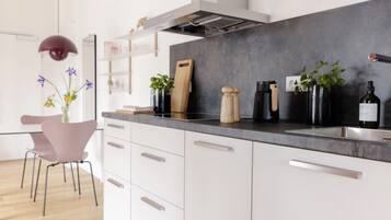 Kühlschrank, Ofen, Herdplatte, Geschirrspüler