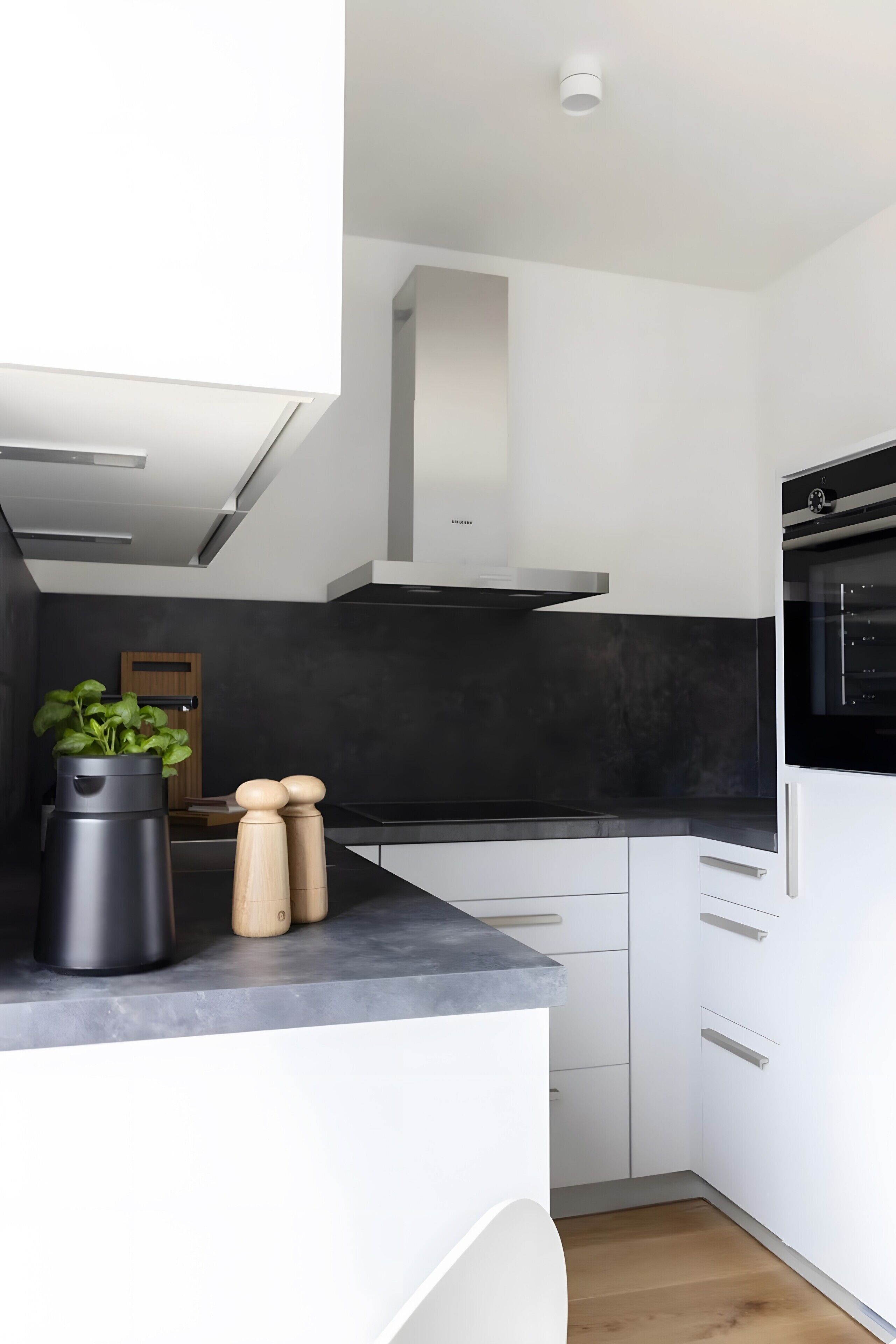 Ofen, Herdplatte, Wasserkocher mit Kaffee-/Teezubehör, Wasserkocher