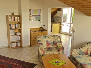 Fernseher, DVD-Player, Stereoanlage