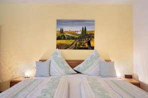 1 bedroom, iron/ironing board, free WiFi, bed sheets - Holiday Apartment 'Burger' with Shared Garden and Wi-Fi (Sasbach am Kaiserstuhl)