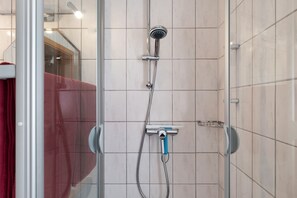 Dusch, hårtork och handdukar