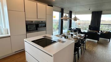 Refrigerador, horno, parrilla de estufa y lavavajillas