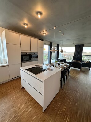 Refrigerador, horno, parrilla de estufa y lavavajillas 