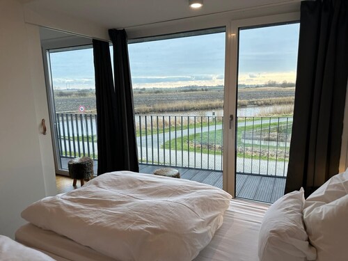 Holiday Home 'Großzügiges Modernes' with Shared Terrace, Private Garden and Wi-Fi