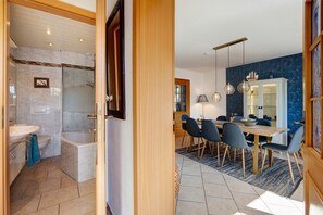 Doccia, asciugacapelli, asciugamani