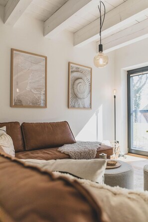 Unclassified image, 4 of 63, button