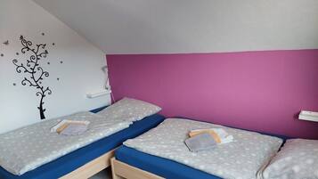 3 bedrooms, iron/ironing board, free WiFi, bed sheets