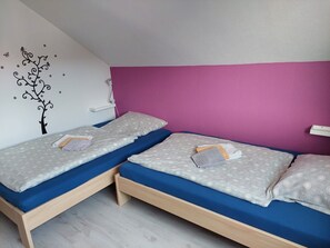 3 bedrooms, iron/ironing board, free WiFi, bed sheets