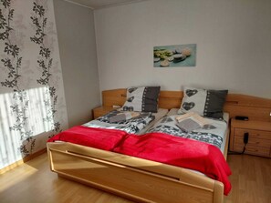 3 bedrooms, iron/ironing board, free WiFi, bed sheets - Apartment 'Wolfswind' with Mountain View, Balcony and Wi-Fi (Langelsheim)