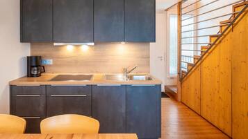 Fridge, stovetop, dishwasher, coffee/tea maker