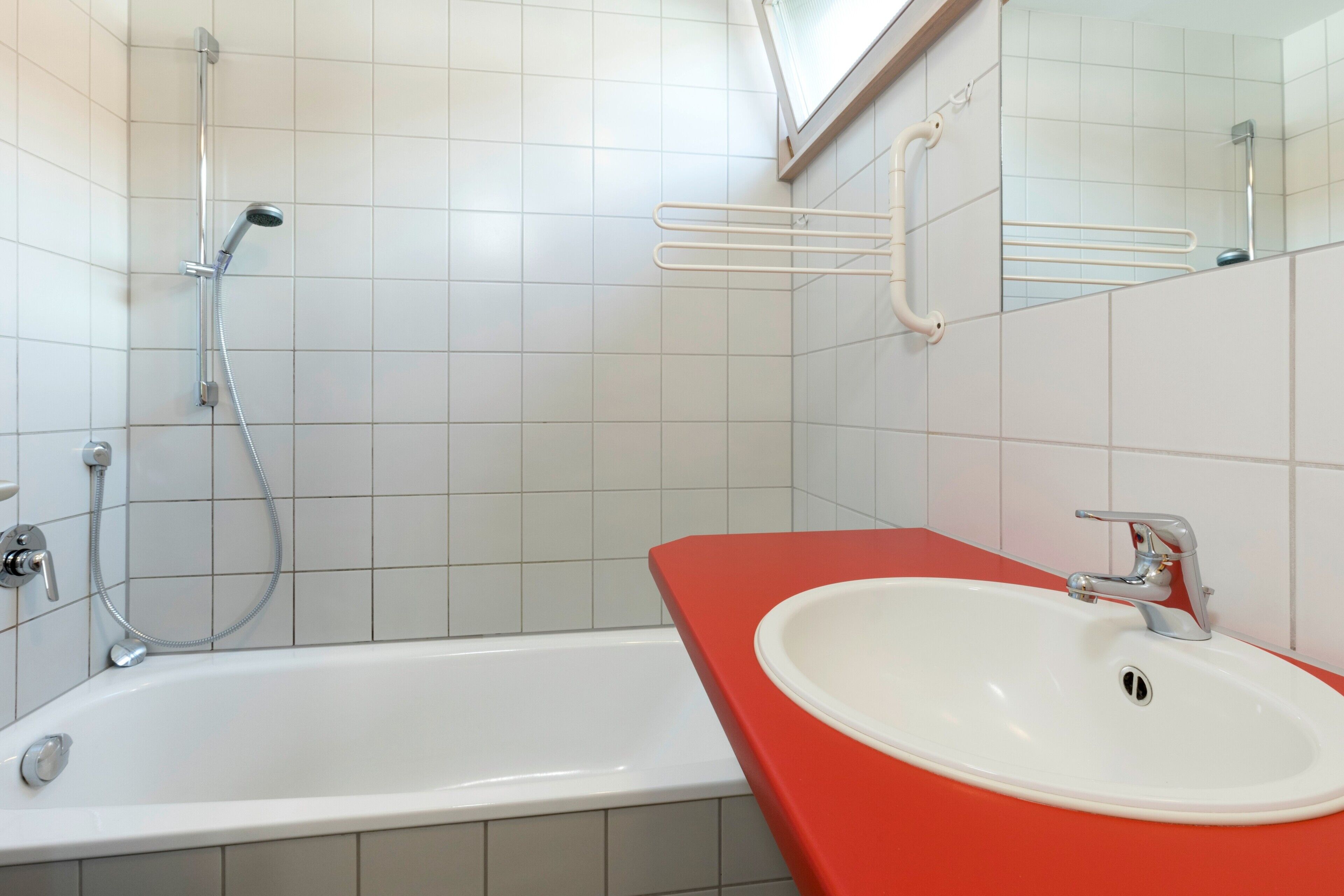 Douche, sèche-cheveux, serviettes fournies