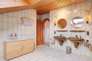 Spa - Apartment 'Abendsonne' with Mountain View, Balcony and Wi-Fi (Höchenschwand)