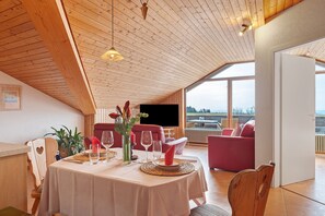 Interior - Apartment 'Abendsonne' with Mountain View, Balcony and Wi-Fi (Höchenschwand)
