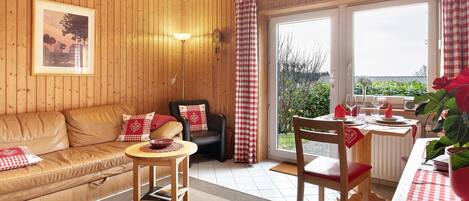 Una televisión, un reproductor de DVD, un reproductor estéreo