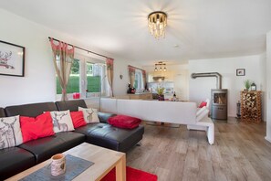 TV, fireplace, DVD player