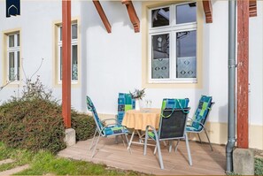 Unclassified image, 4 of 26, button