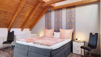 1 bedroom, iron/ironing board, free WiFi, bed sheets