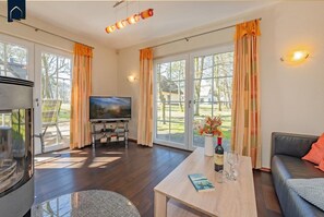 Fernseher, Kamin, Tischtennisplatte