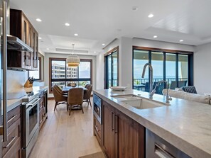 ثلاجة، ميكروويف، فرن، موقد طهي مسطح