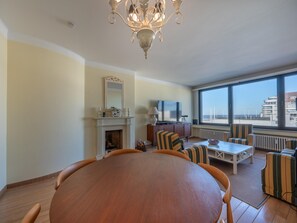 Apartment | Dining - Apartment in Knokke Near Casino and Beach (Knokke-Heist)