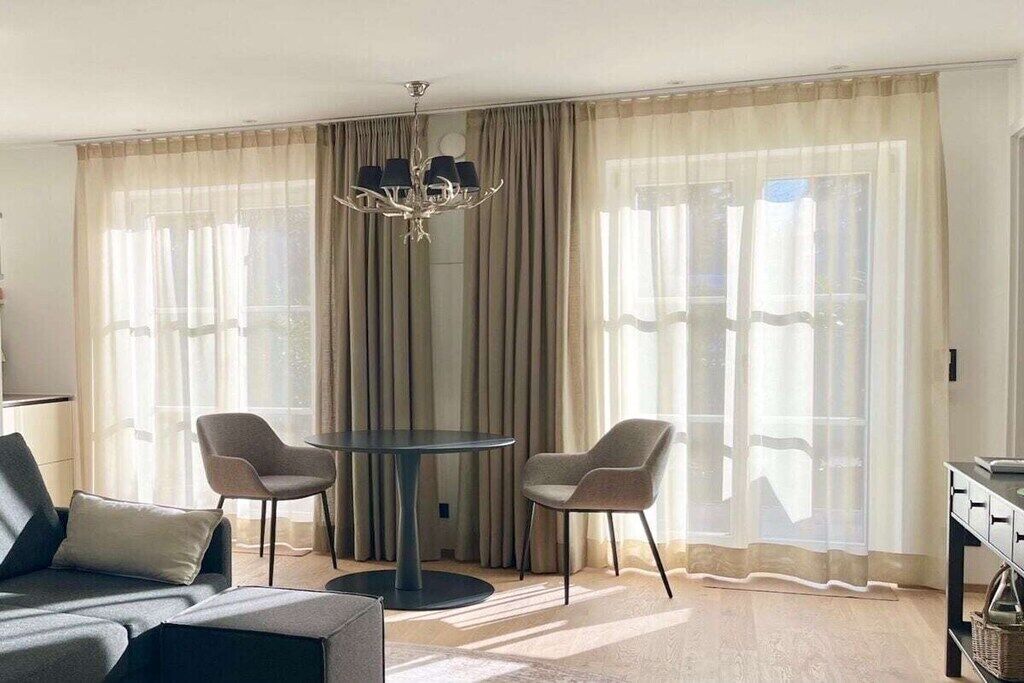 Smart-TV, Bücher, Stereoanlage