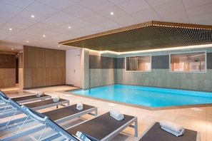 Piscine intérieure