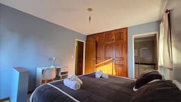 6 habitaciones, tabla de planchar con plancha y wifi gratis