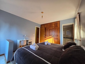 6 bedrooms, iron/ironing board, free WiFi, bed sheets