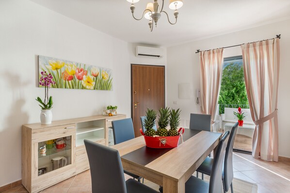 Dining - Grand Central Apartment with terrace (Orosei)