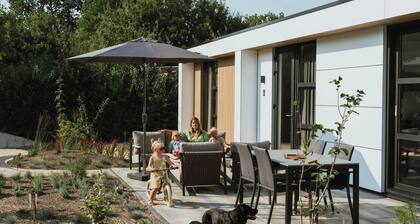 Luxurious and sustainable 4-person holiday villas with high windows, completely gas-free and equipped with solar panels. Enjoy a stylish living room, luxury kitchen, two comfortable bedrooms and two ensuite bathrooms with walk-in shower. Including ma