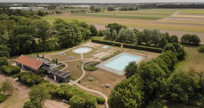 A wonderful place to stay. The grounds are 16 hectares.