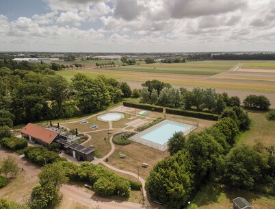 A wonderful place to stay. The grounds are 16 hectares.