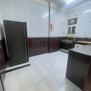 大冰箱、烤箱、炉灶、厨具/餐具