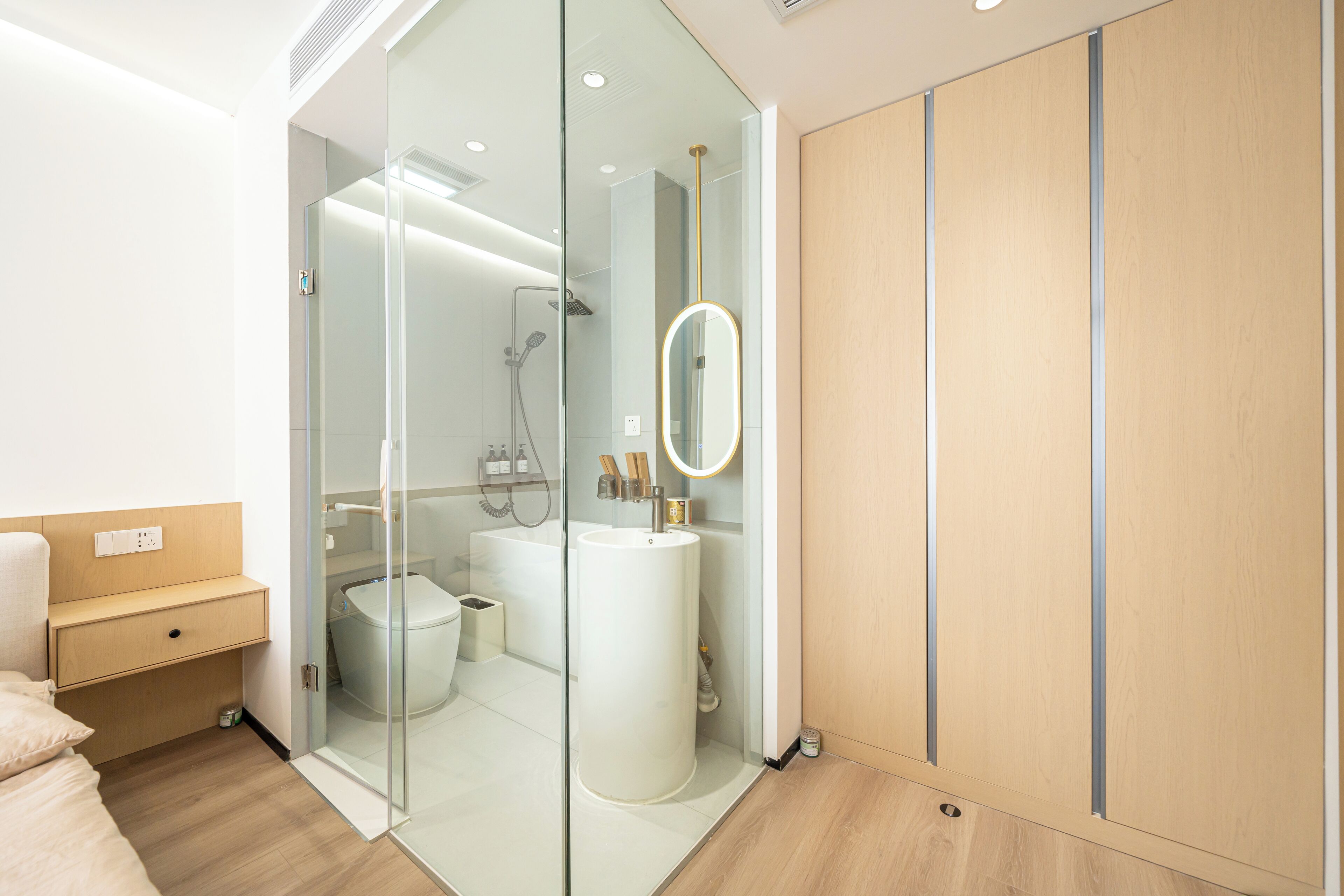 Deluxe Apartment, 3 Bedrooms, Non Smoking, City View | Bathroom | Free toiletries, hair dryer, towels, soap