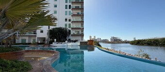 Ideal place to relax in the marina By Gps