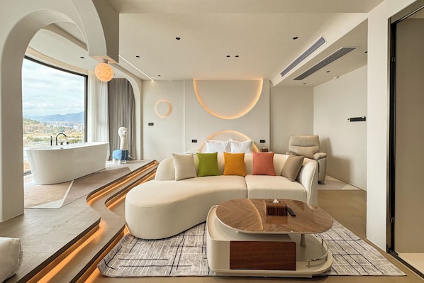 Superior Suite | Memory foam beds, free WiFi - The Resort Inn (Ningde)