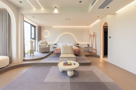Family Suite | 1 bedroom, memory foam beds, free WiFi