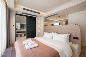 Luxury Suite, Multiple Beds | Memory foam beds, free WiFi - The Resort Inn (Ningde)