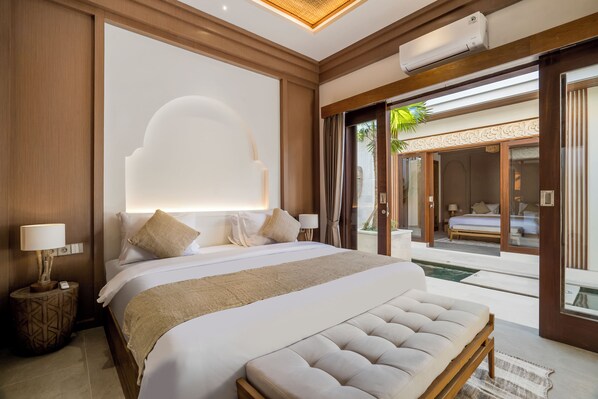 Villa luxueuse, patio, vue sur la piscine | 4 chambres, fer et planche à repasser, accès au Wi-Fi (inclus)