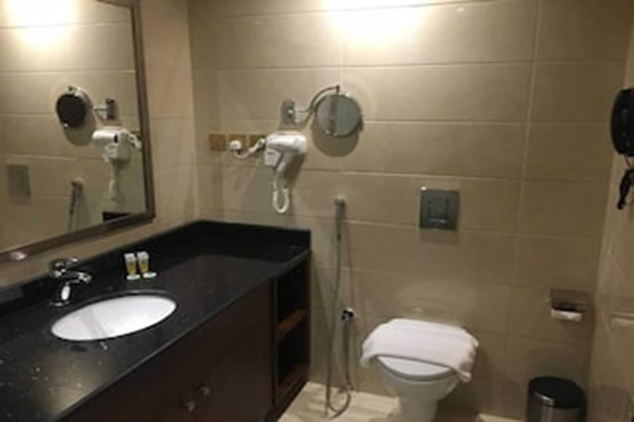 Dusche, Haartrockner, Bidet, Handtücher