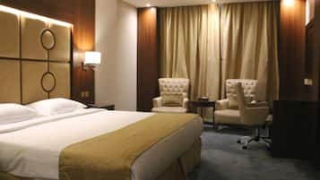 1 多间卧室、客房内保险箱、办公桌、免费 WiFi