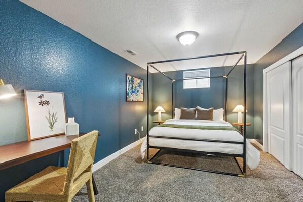 4 bedrooms, desk, iron/ironing board, free WiFi