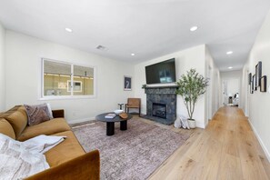 TV, fireplace
