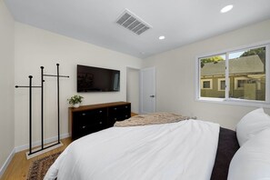 3 bedrooms, WiFi, bed sheets