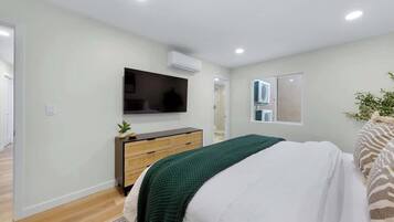 2 habitaciones, tabla de planchar con plancha, wifi y ropa de cama