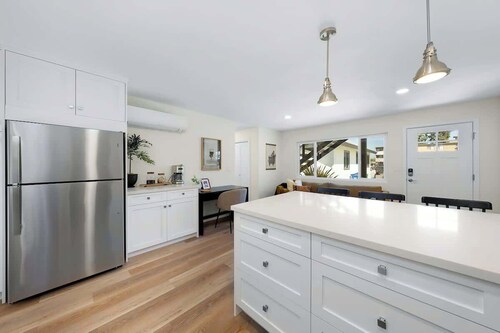 Trendy Mission Hills Condo: 2 Bedrooms w/ Parking