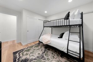 2 bedrooms, desk, iron/ironing board, WiFi