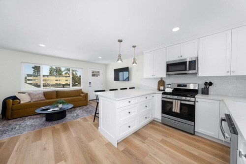 Sophisticated Comfort 2BR Condo w/ Parking