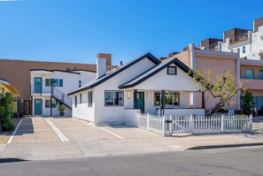Exterior - Sophisticated Comfort 2BR Condo w/ Parking (San Diego)